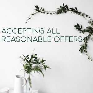 CHECK OUT MY CLOSET!